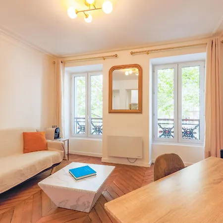 Superbe Appartement, 2