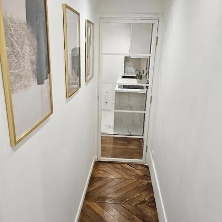 Superbe Appartement, 2 * פריז