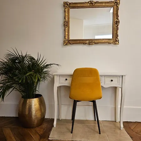 Séjour chez l'habitant Superbe Appartement, 2